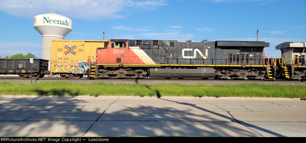 CN 2256